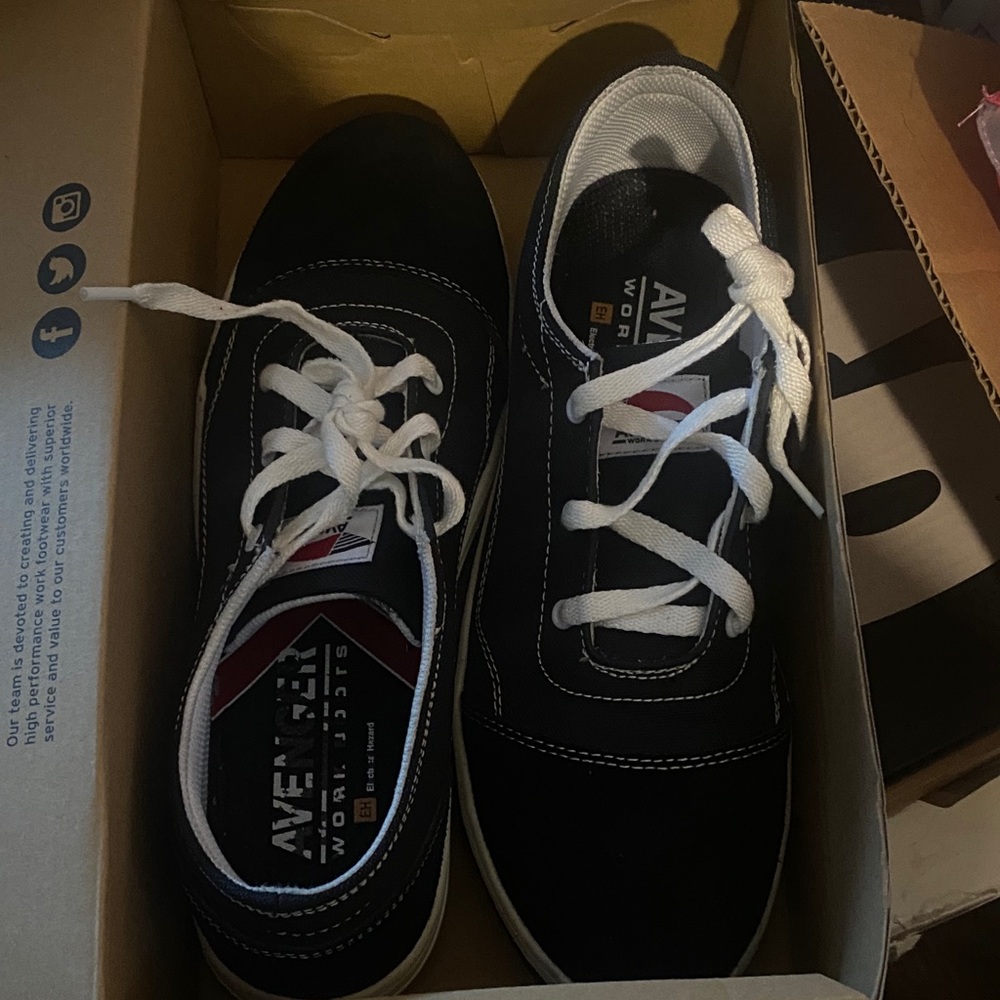 Avenger Black and White Men's Sneakers